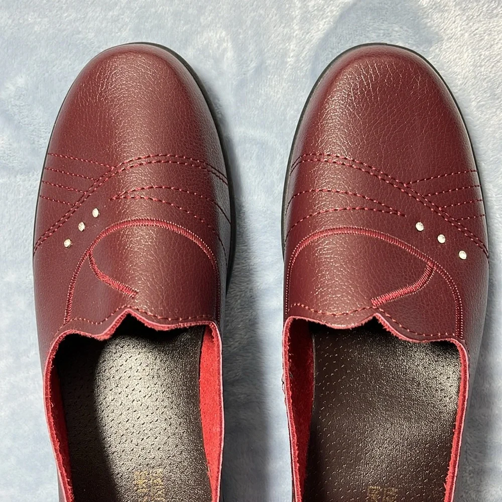 Women's Stylish Burgundy Loafers with Stud Detail - Picture 2 of 7